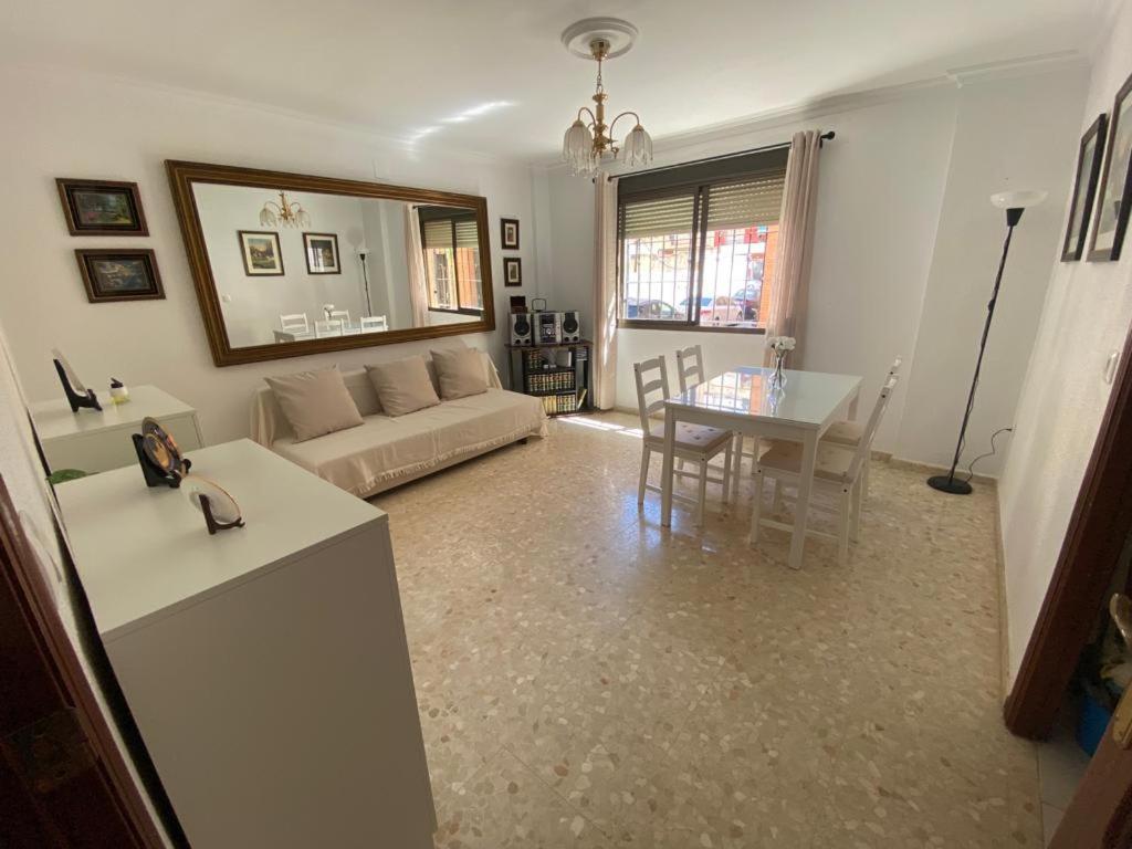 Apartamento Familiar En Barrio Reina Victoria Huelva Exterior photo