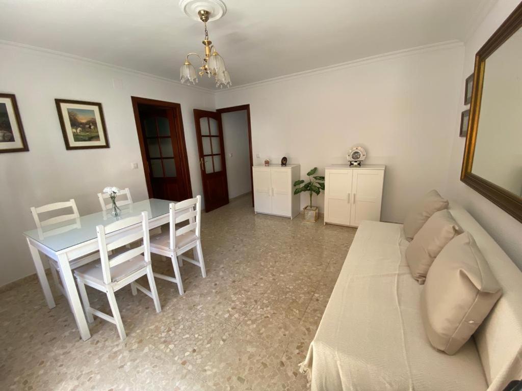 Apartamento Familiar En Barrio Reina Victoria Huelva Exterior photo