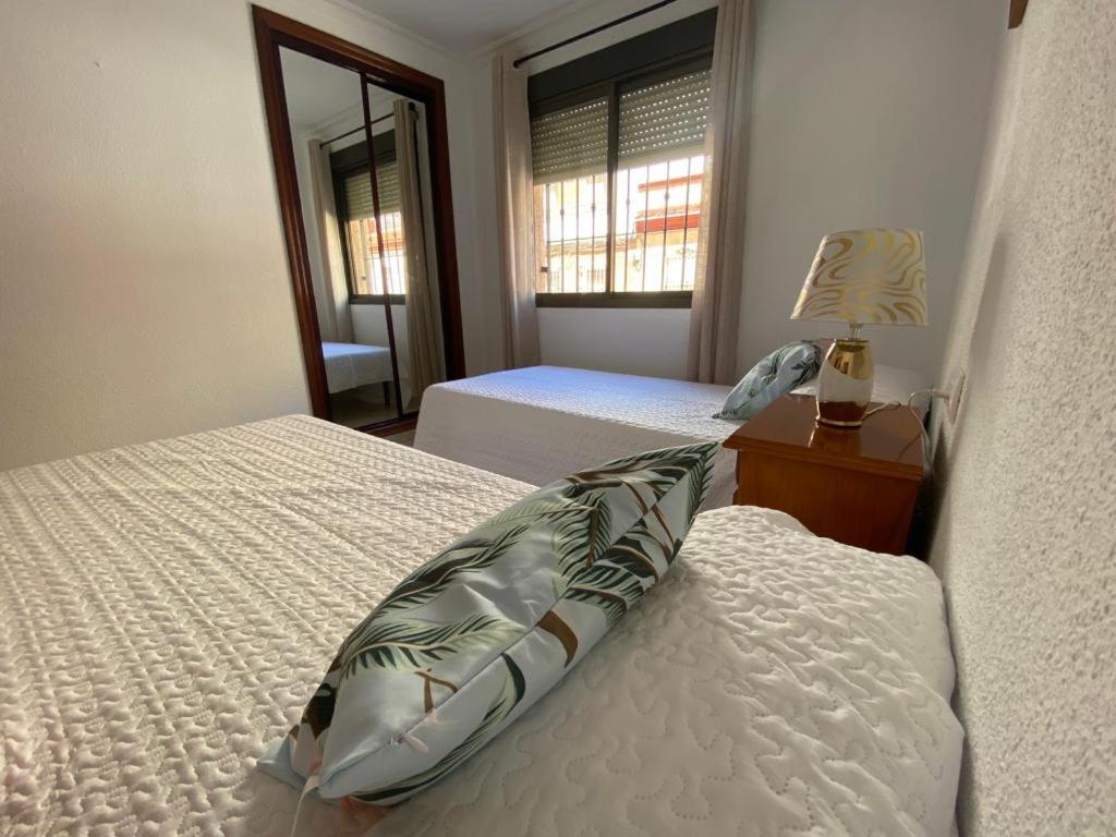 Apartamento Familiar En Barrio Reina Victoria Huelva Exterior photo